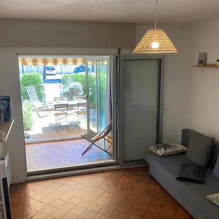 Studio Le Brusc 300m De La Mer Apartment
